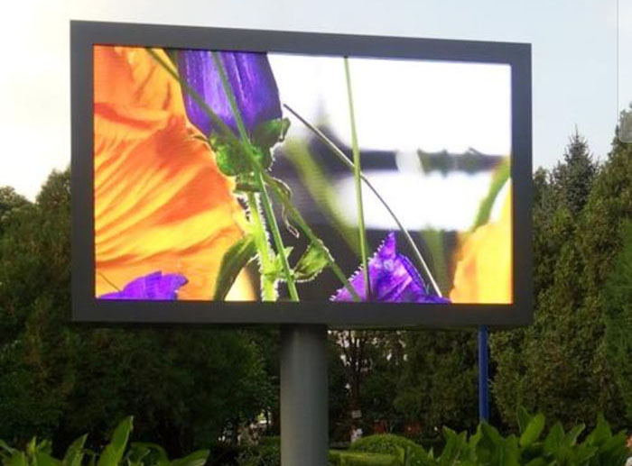 宜昌创意无限，效果出众：室外双色LED显示屏的创新应用与优势