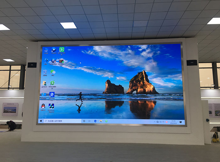 荆州室内全彩LED显示屏厂家在技术和质量上有何优势？